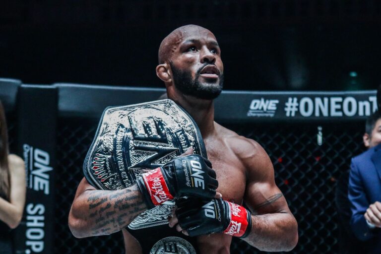 Demetrious-Johnson-defeats-Danny-Kingad-at-ONE-CENTURY-DC-IMGL7864-1920x1280-1-768x512