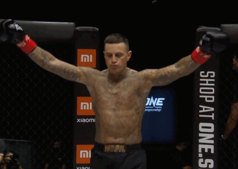 Nieky-Holzken-vs-Elliot-compton-768x547