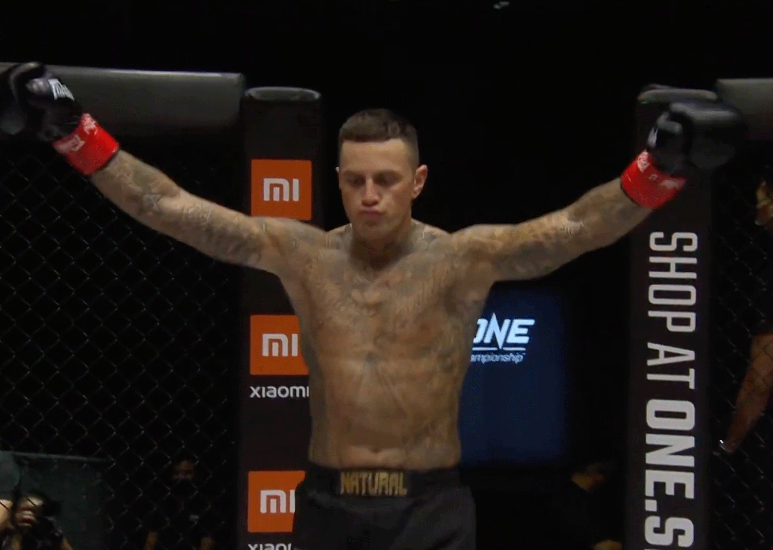 Nieky-Holzken-vs-Elliot-compton
