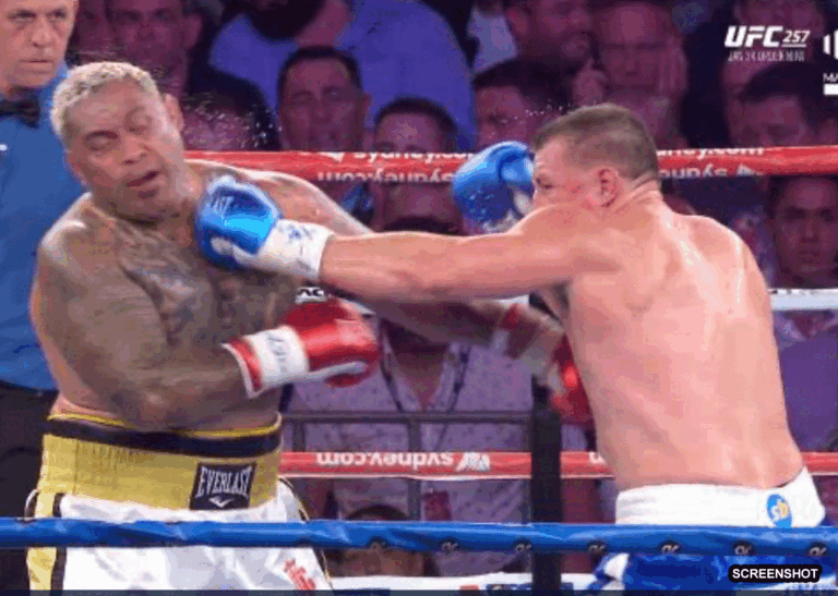 mark-hunt-vs-paul-gallen-1-768x547