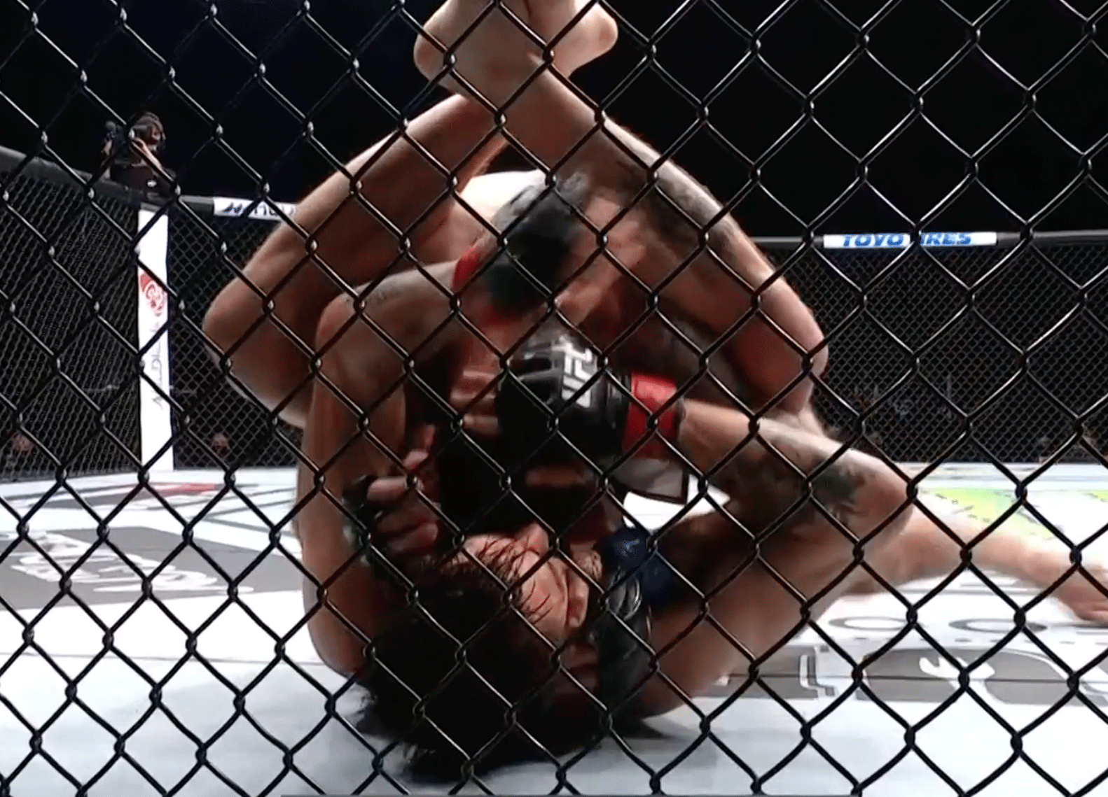 Matt-Brown-vs-Carlos-Condit-2