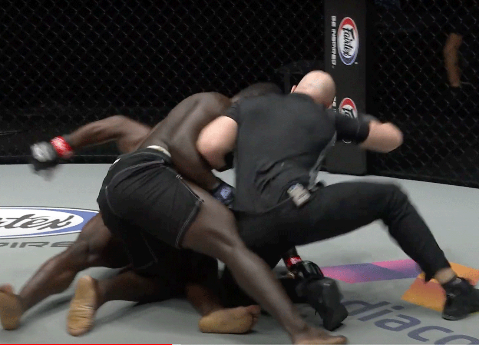 Reug-Reug-verslaat-Alain-Ngalani