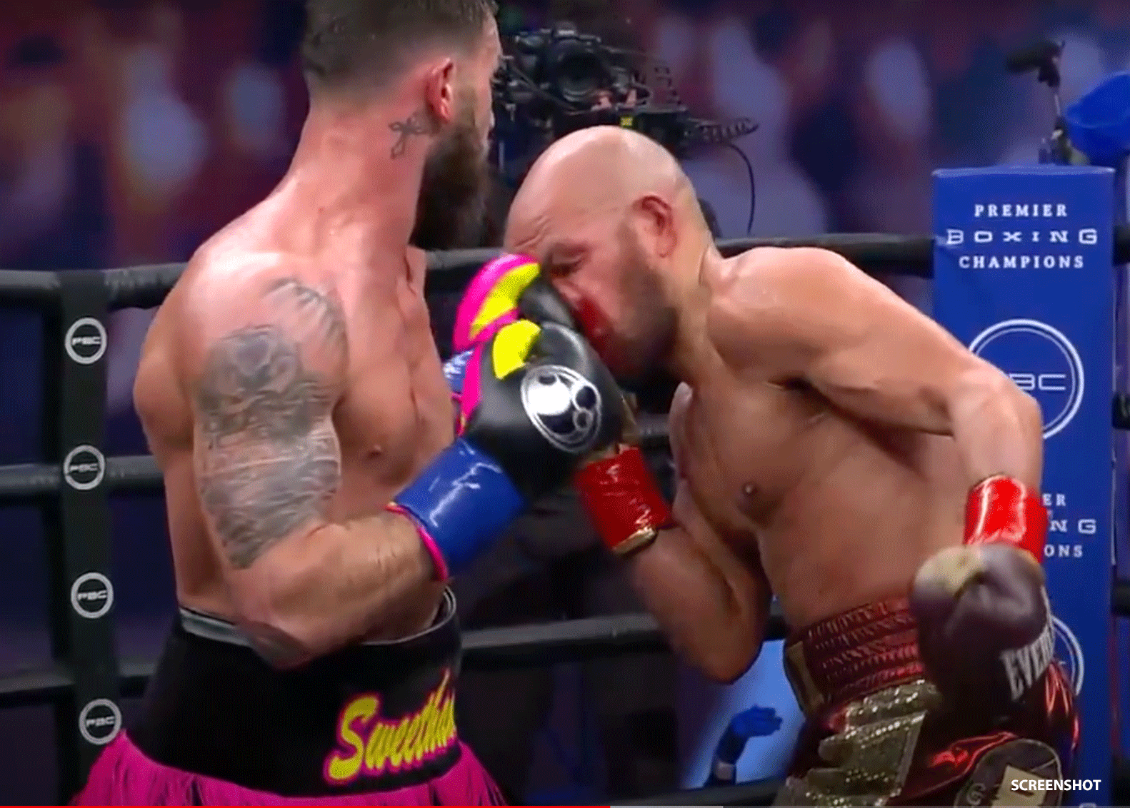 Canelo-alvarez-valt-in-slaap-tijdens-wedstrijd