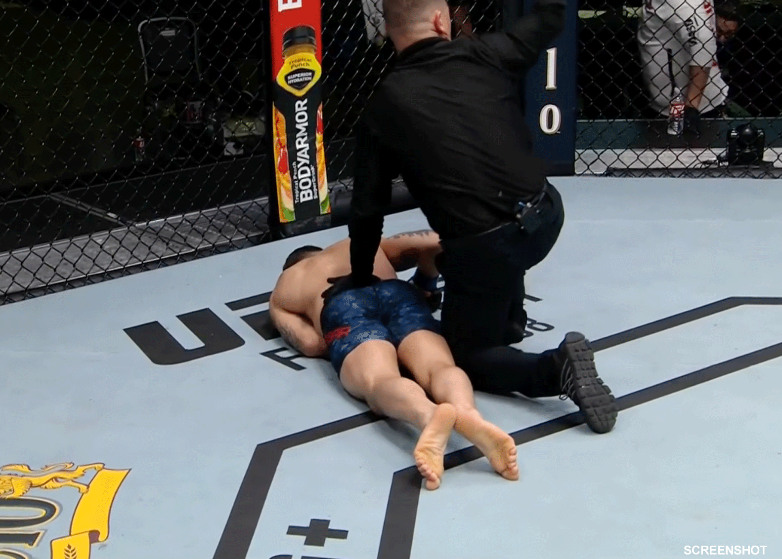 Cory-Sandhagen-trapt-Frankie-Edgar-knock-out