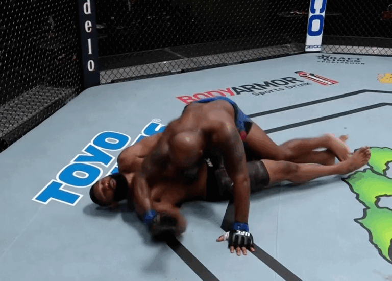 Derrick-Lews-slaat-Curtis-Blaydes-knock-out-768x550