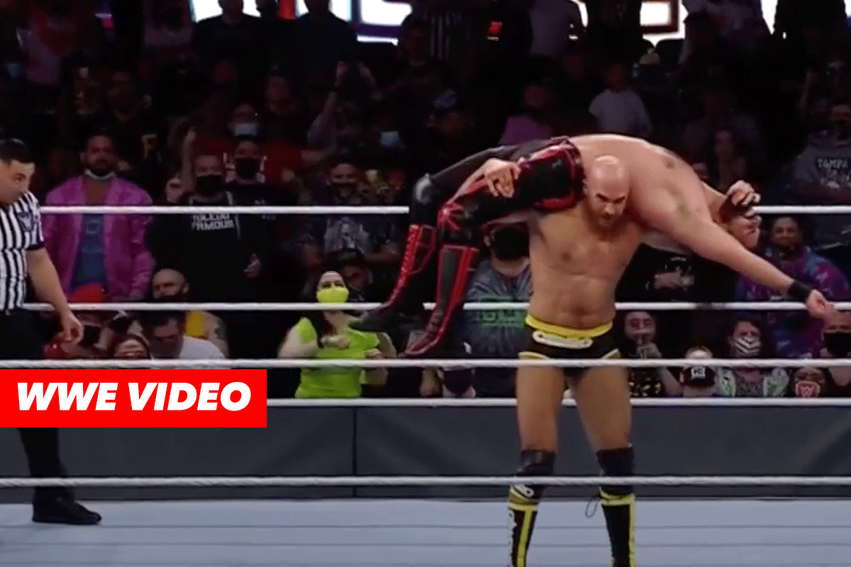 Cesaro-draait-Seth-Rollins-duizelig