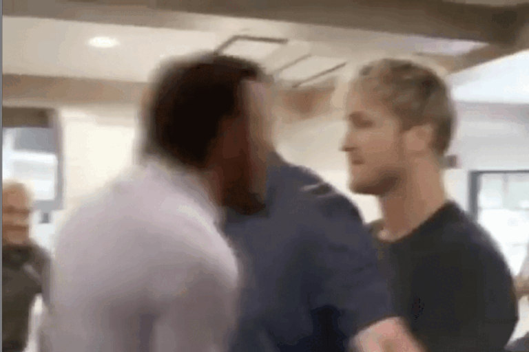 McGregor-slaat-logan-paul-768x512