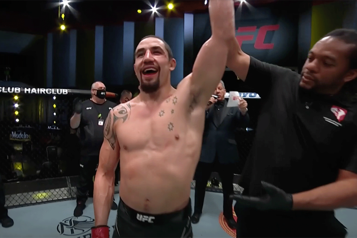 Robert-whittaker-verslaat-Kelvin-Gastelum