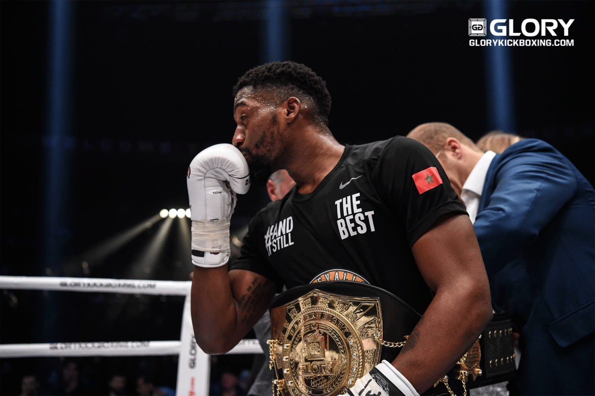 Cedric-Doumbe-tekent-bij-Superkombat