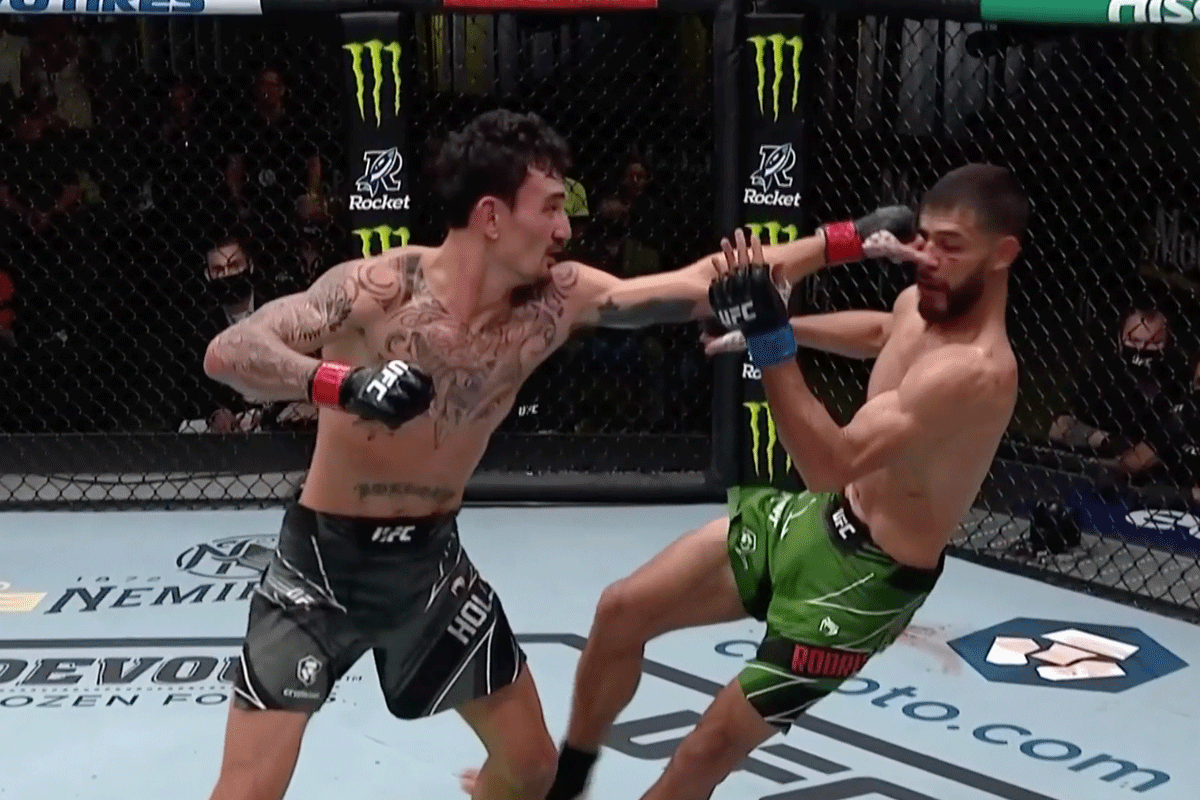 Max-Holloway-verslaat-Yair-Rodriguez
