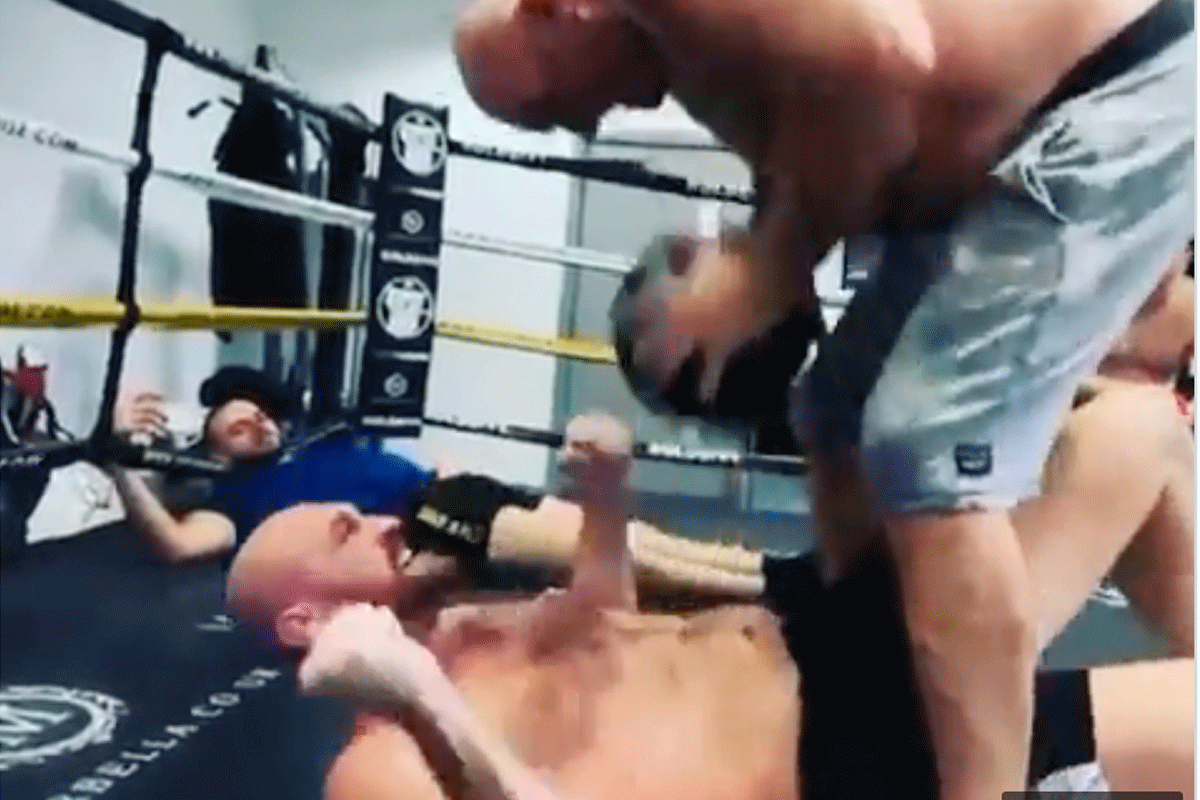 Tyson-Fury-bikkel-training