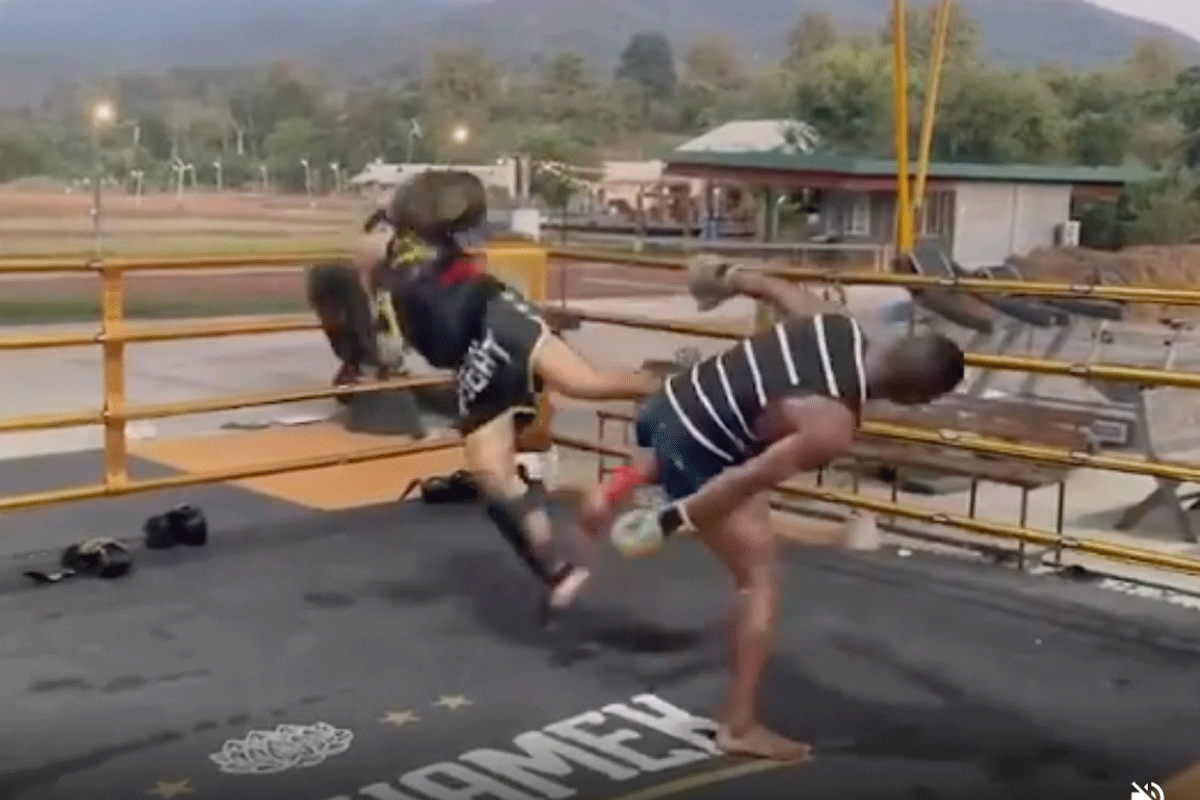 Buakaw-traint-voor-comeback