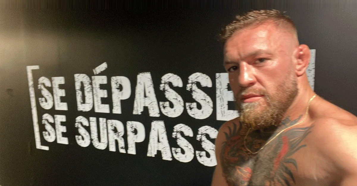 Conor-mcgregor-op-de-vlucht