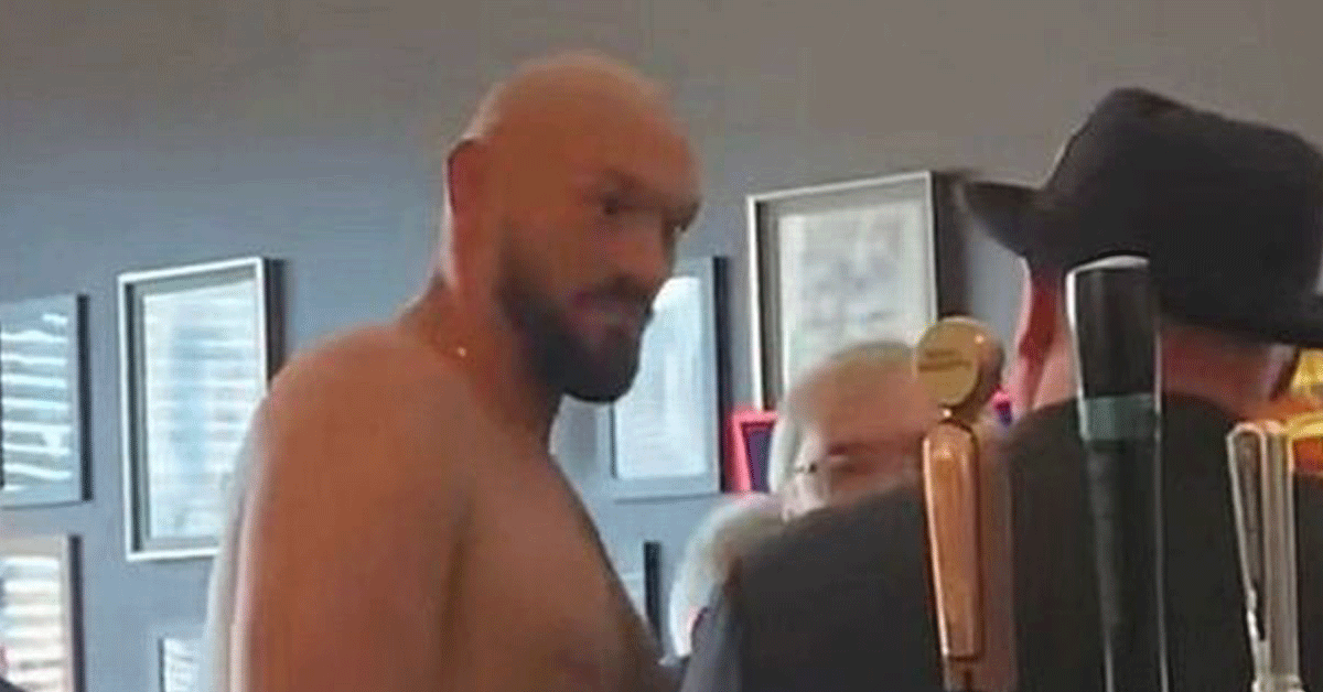 Tyson-fury-topless