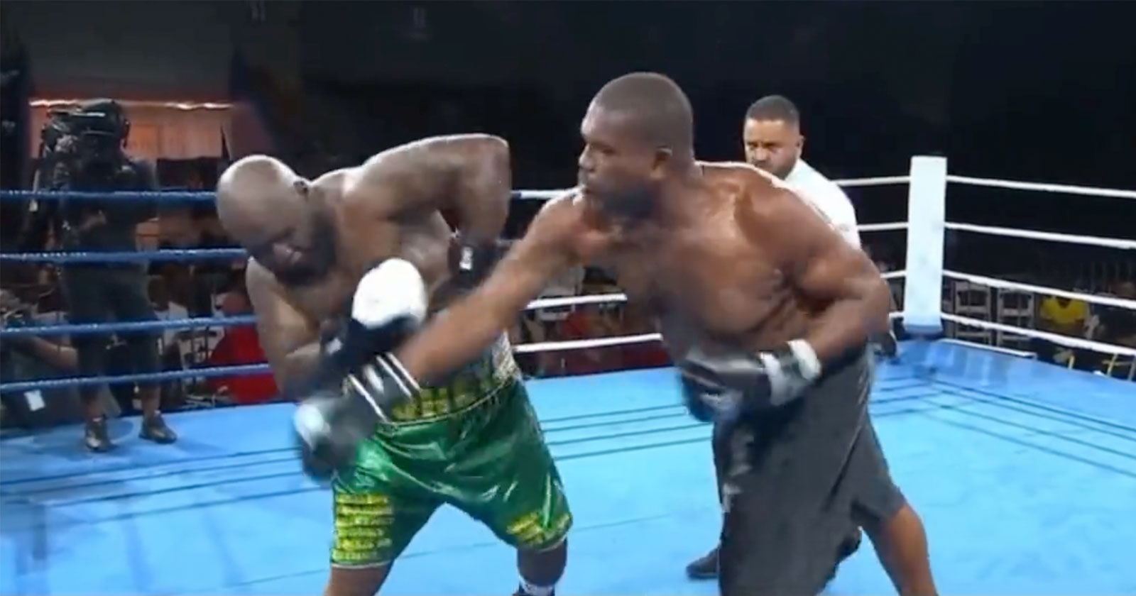 james-toney-age-55-vs-razor-ruddock-59-65508f5161a85