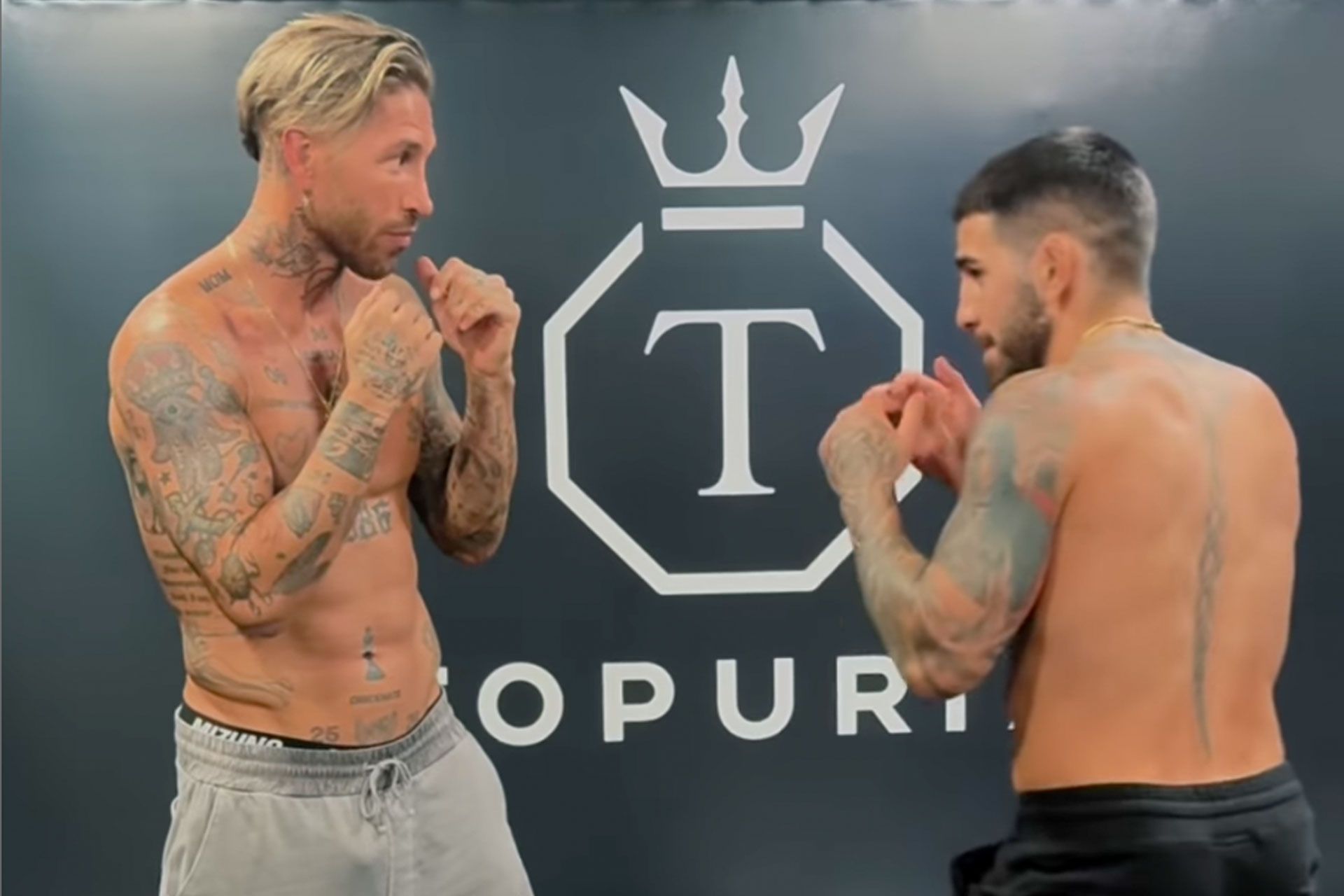 Sergio Ramos (L) en Ilia Topuria (R)