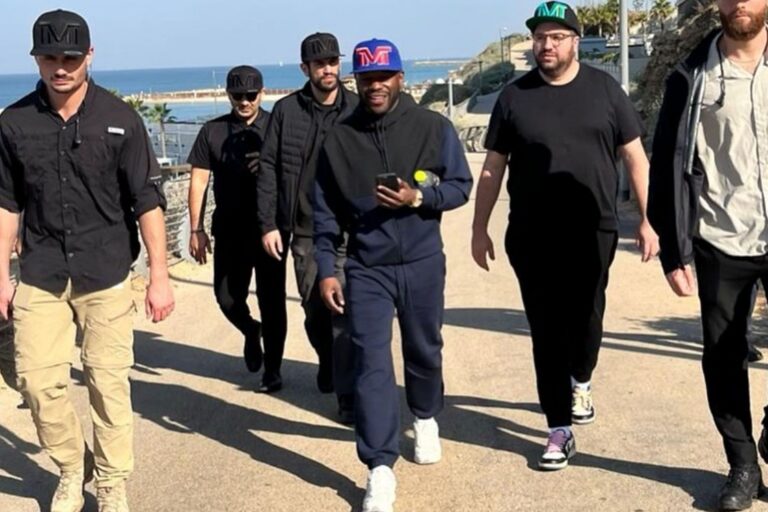 floyd-mayweather-675961895826b-768x512