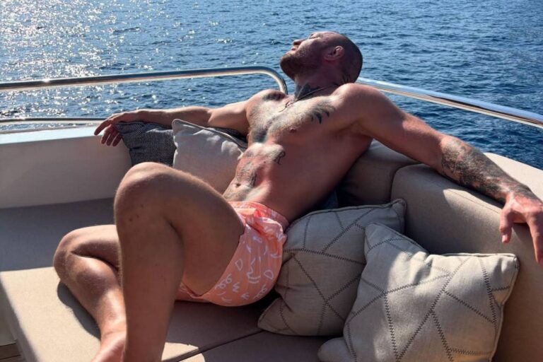 conor-mcgregor-68740f77d0186-768x512