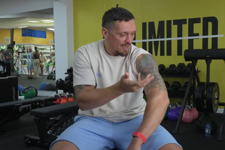 oleksandr-usyk-688a3d33a41f6-768x512