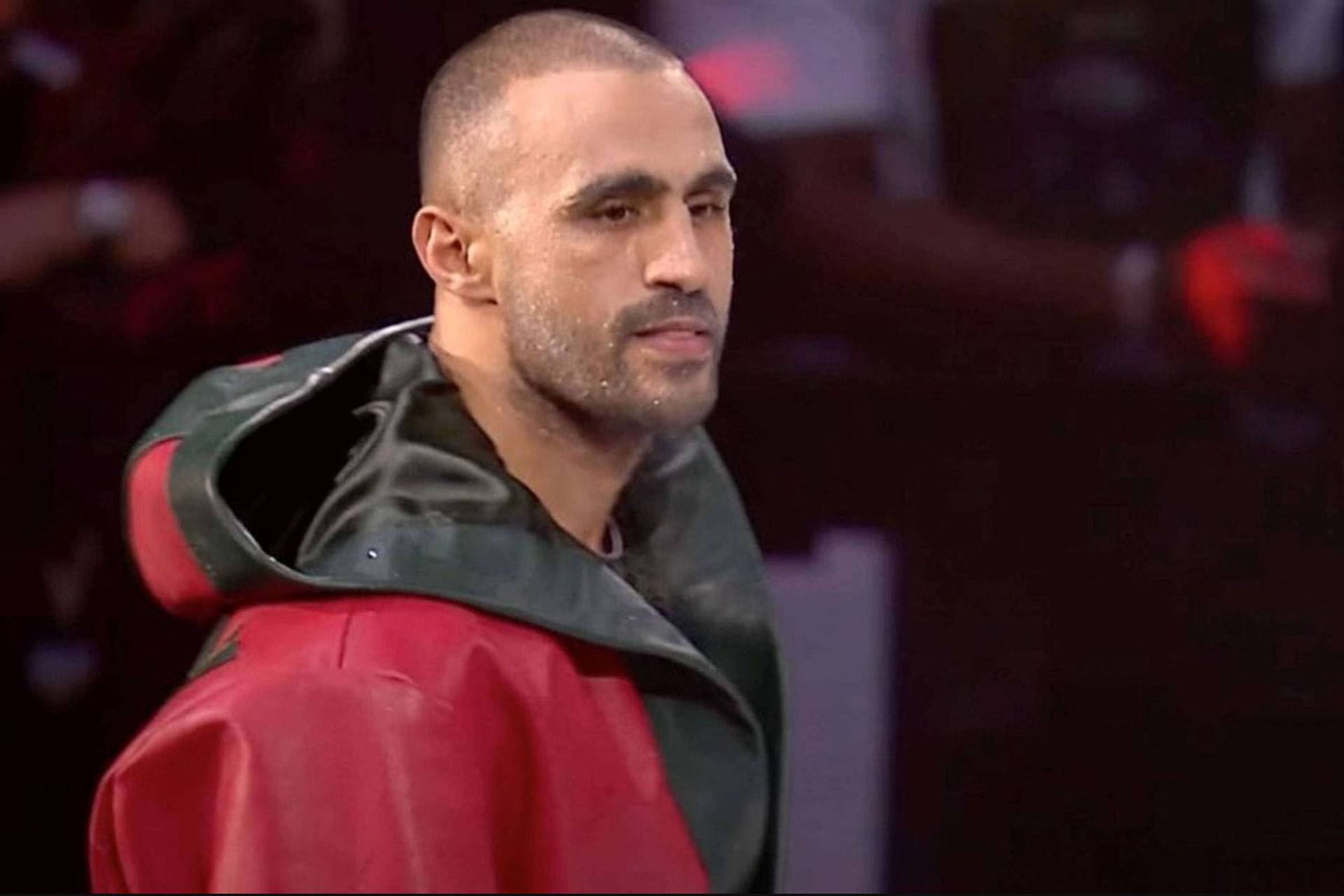 Badr Hari wakkert hoop op gevecht aan - oogt fitter dan ooit in nieuwe foto!