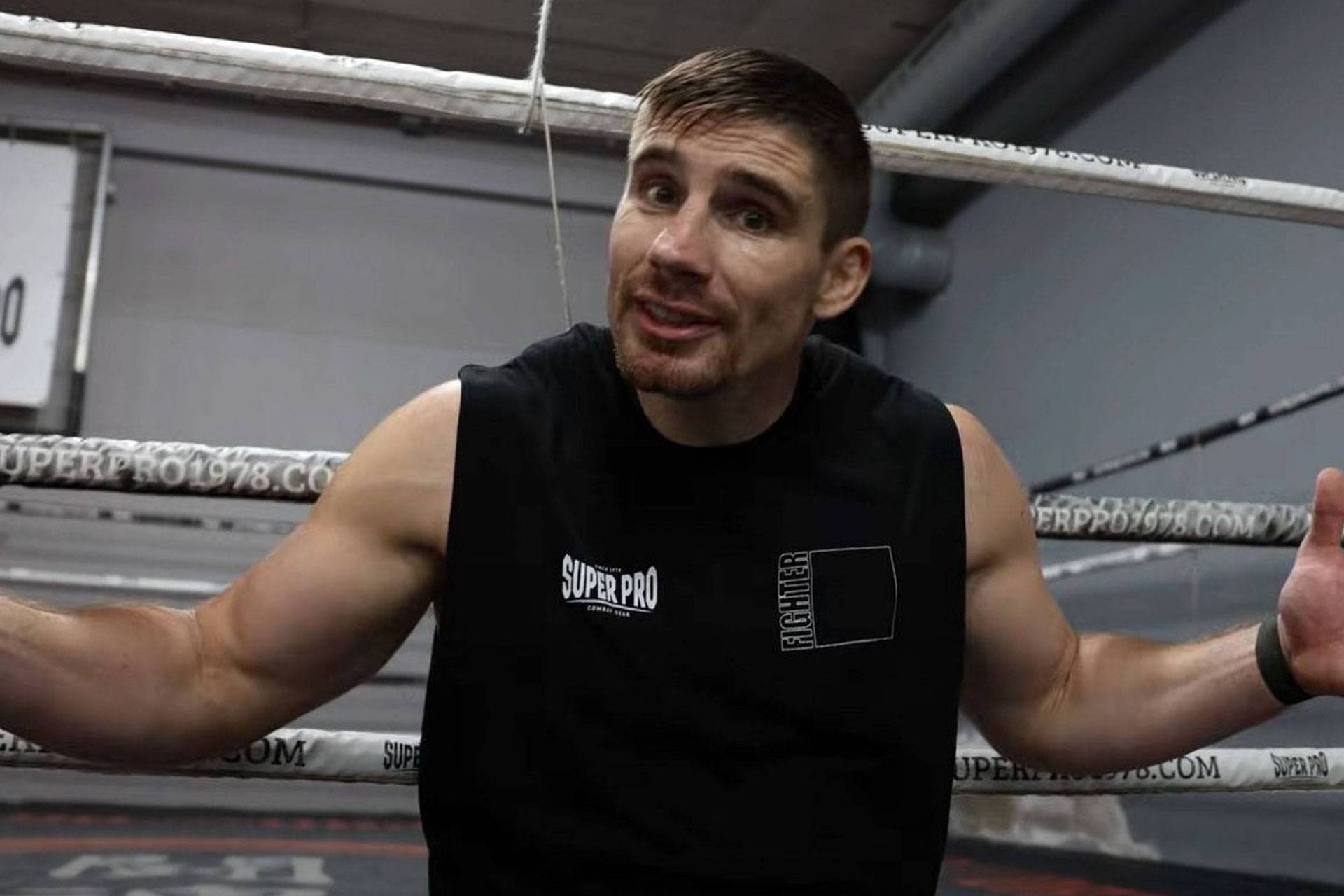 Rico Verhoeven viert mijlpaal - toont dat hij niet alleen in de ring wint