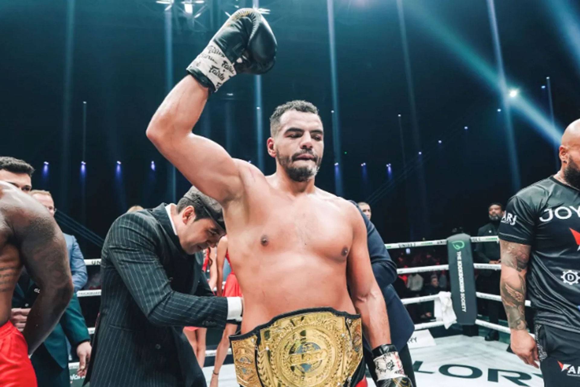 Tarik Khbabez wint de oorlog tegen Bahram Rajabzadeh - pakt opnieuw Glory titel
