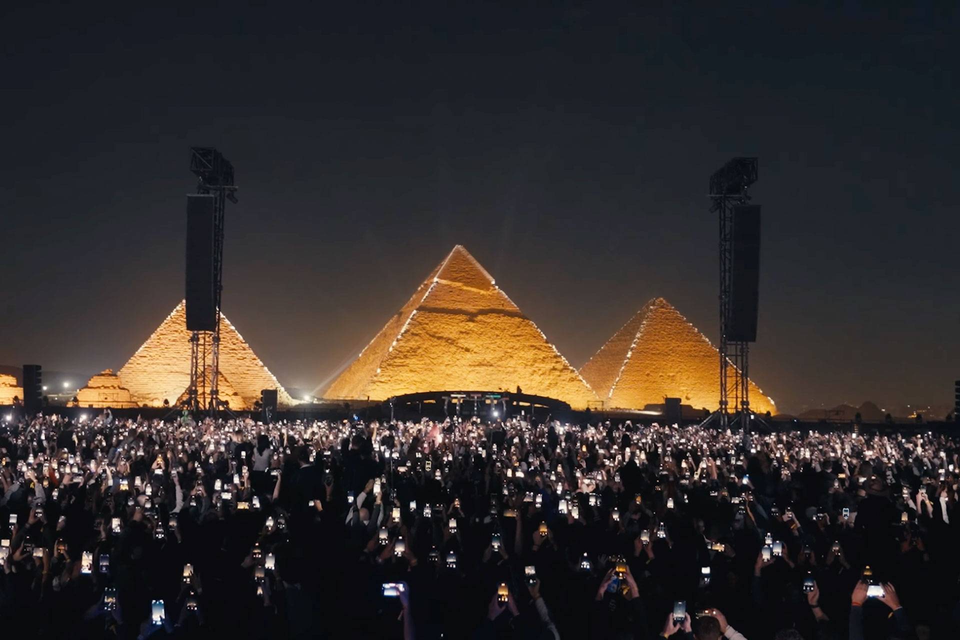 dj Tiësto pyramides
