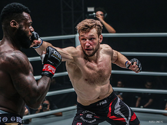 Reinier-De-Ridder-defeats-Leandro-Ataides-ONE-WARRIORS-63d01f42c75f5