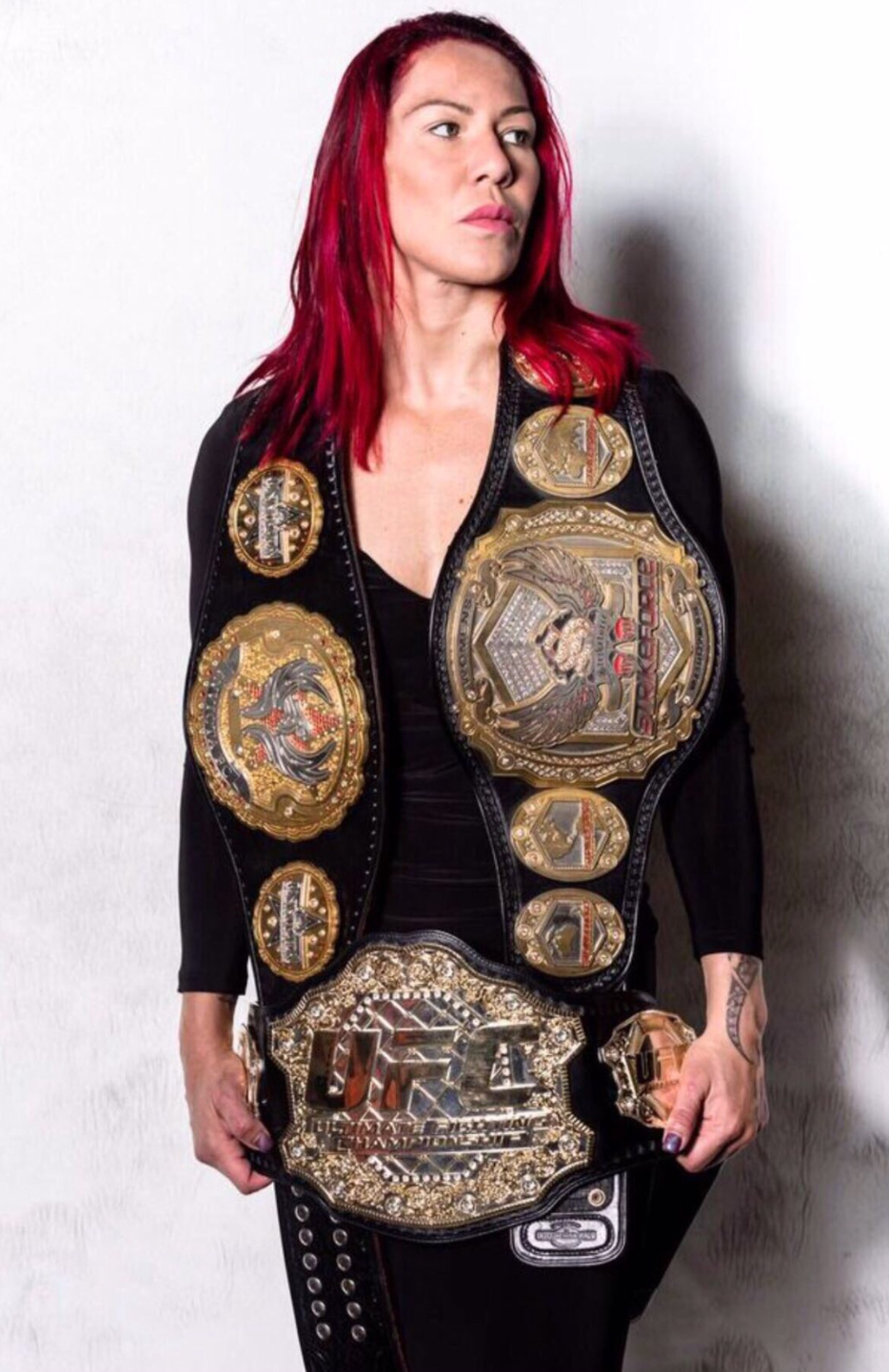 cris-cyborg-63d02a12dac96