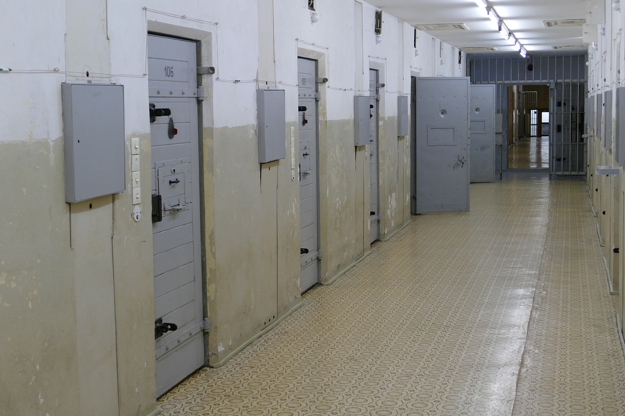 prison-4759937_1280-63d01ed95b10f